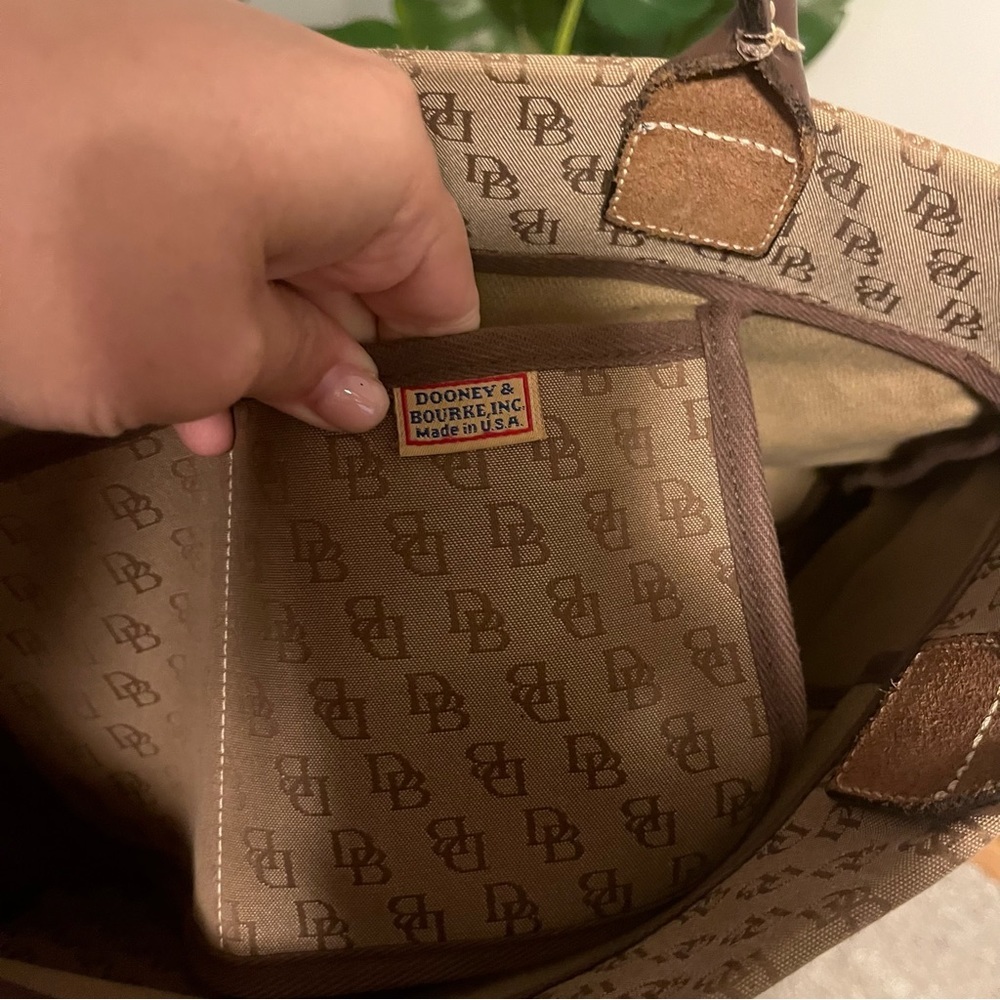 Dooney & Bourke Monogrammed Logo Large Shoulder Bag Leather Straps - Picture 4 of 10